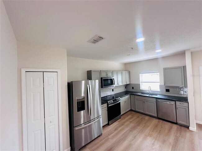 Building Photo - 2072 Cypress Bay Blvd