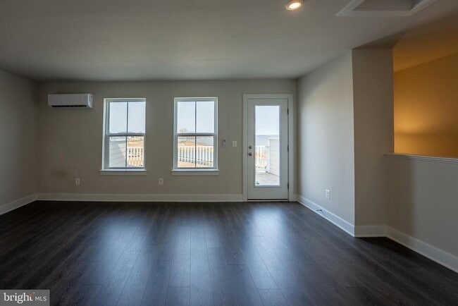 Building Photo - 1622 Sandpiper Bay Lp