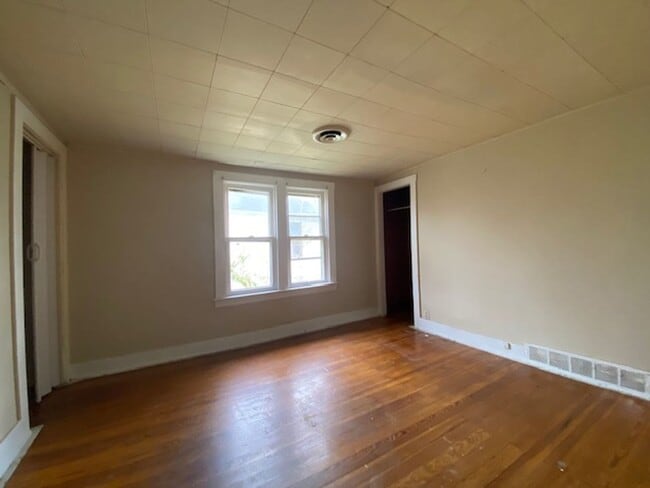 Building Photo - 1606/1608 W High St.