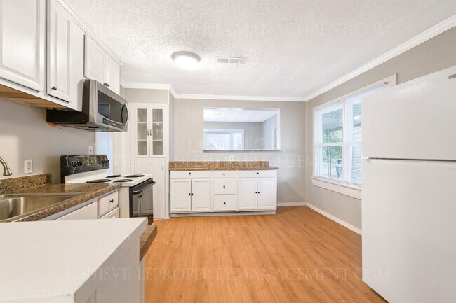 Building Photo - 1602 Thornberry Ave