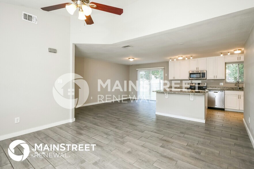 Building Photo - 355 Summerset Dr