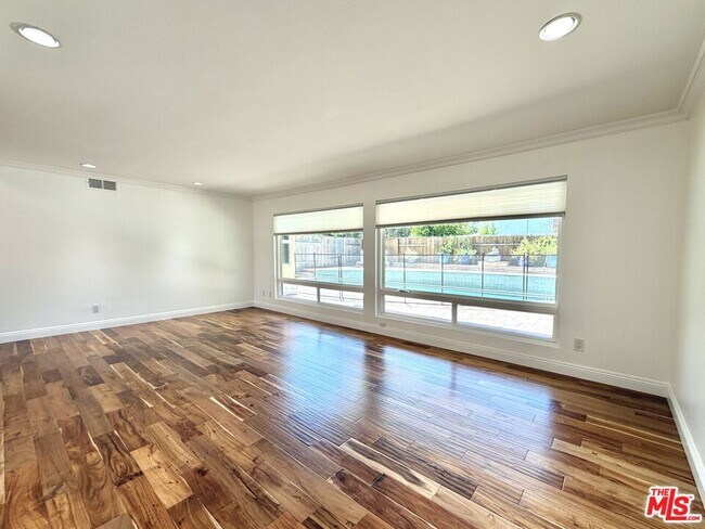 Building Photo - 1615 Wellington Pl