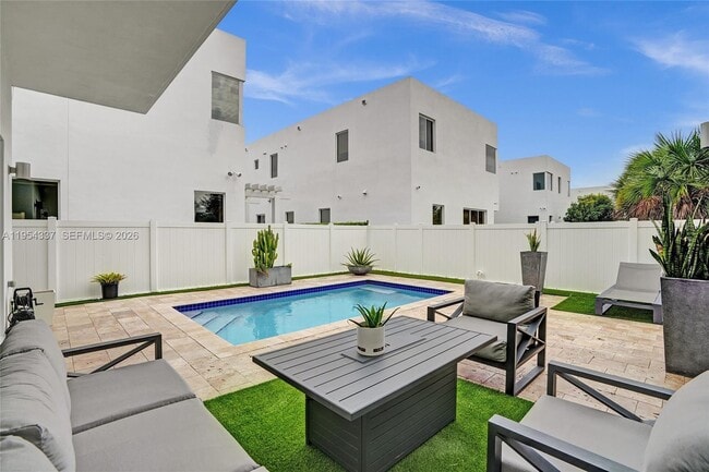 Building Photo - 9995 NW 75th St