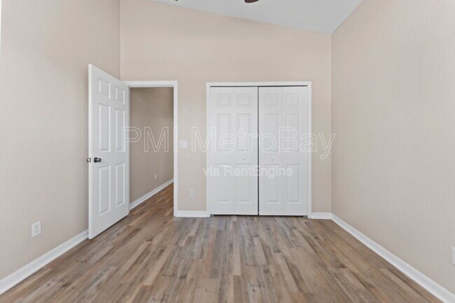 Building Photo - 11709 Holly Creek Dr