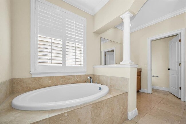 Building Photo - 924 Hemingway Cir