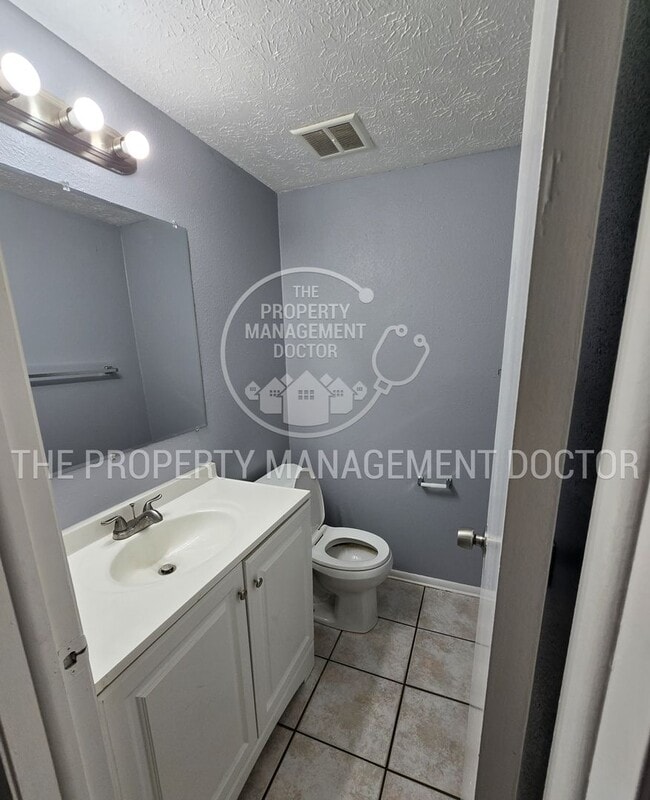 Building Photo - MOVE IN SPECIAL - 4BR/2.5BA Tampa Home | Dual Kitchen Areas, Private Bedroom & Fresh Updates