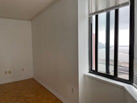 Building Photo - 45 River Dr S