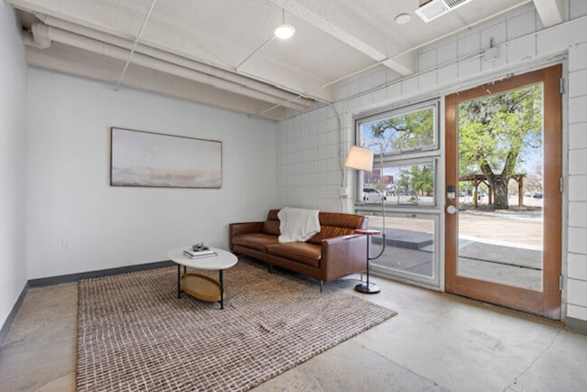 Building Photo - 415 S Weber St