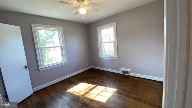 Building Photo - 3 Fairfax Cir