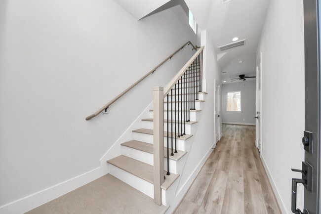 Building Photo - 6515 Old Olive Tree Dr
