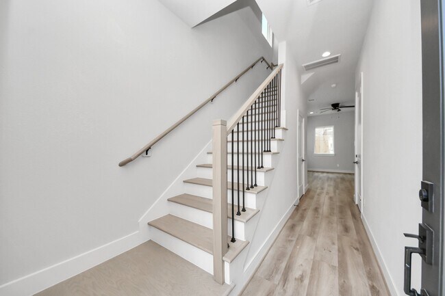 Building Photo - 6519 Old Olive Tree Dr