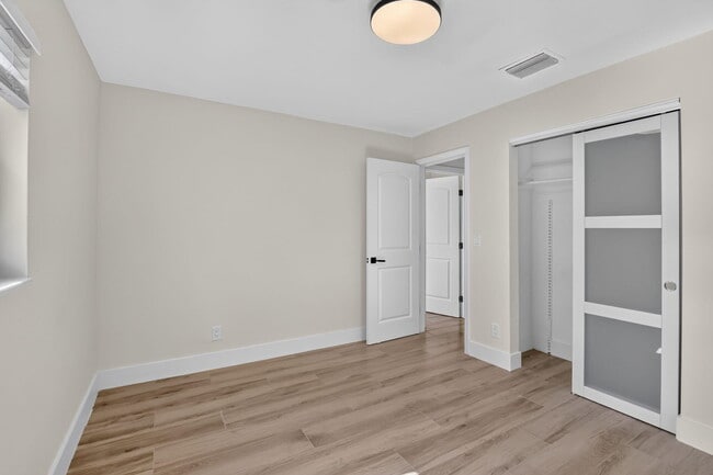 Building Photo - 4329 SW 49th Ct