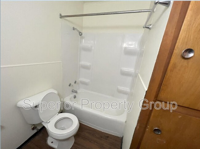 Building Photo - 437 W Mill St