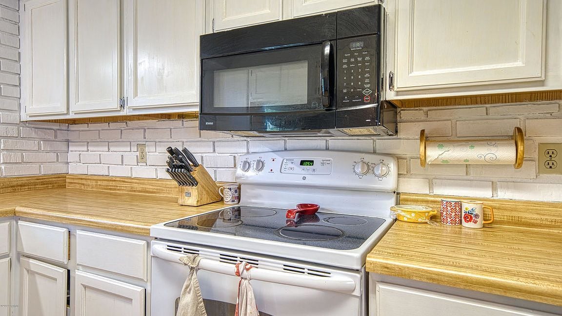 Building Photo - 300 E Laurel St