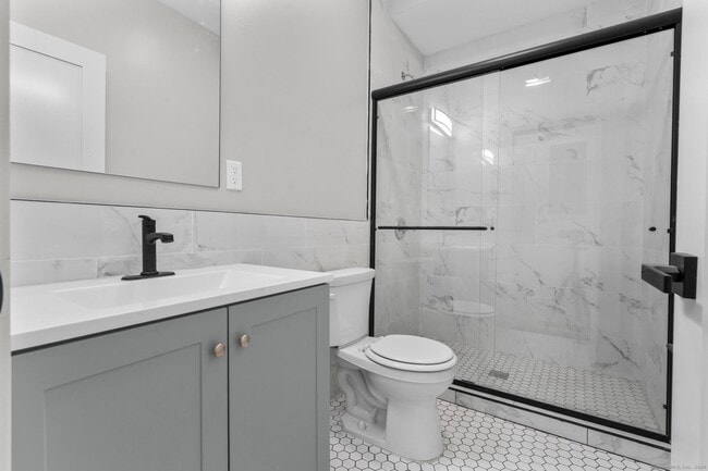 Building Photo - 111 Bank St