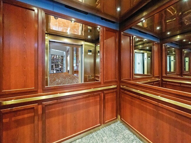 Building Photo - 211 E Ohio St