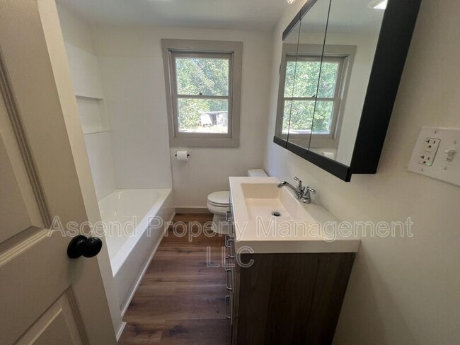 Building Photo - 342 Julian Rd