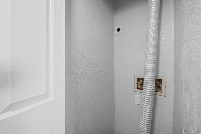 Building Photo - 3445 Cochran Dr