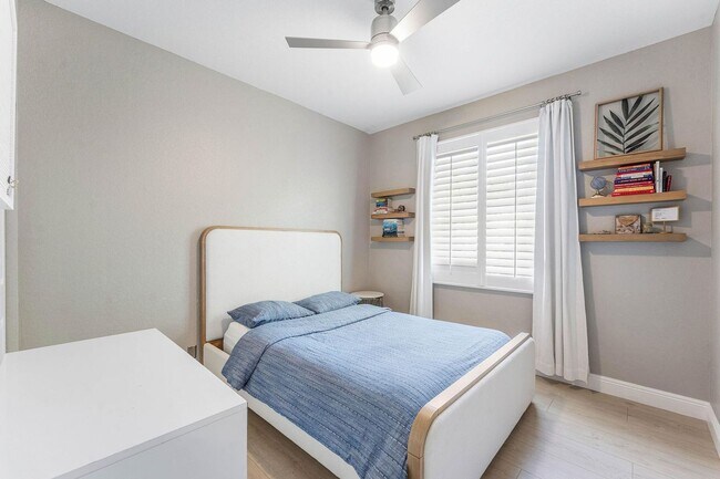 Building Photo - 121 Palm Cir