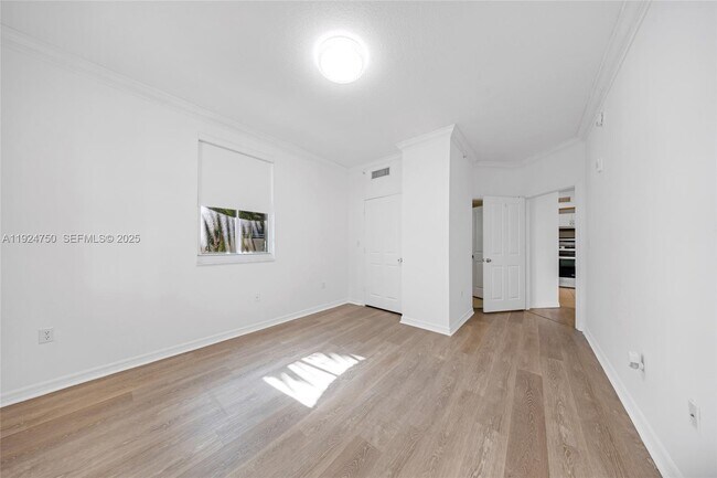 Building Photo - 9172 Collins Ave