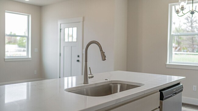 Building Photo - Beautiful 4-Bedroom Townhome for Rent off of Sunnyside in Idaho Falls