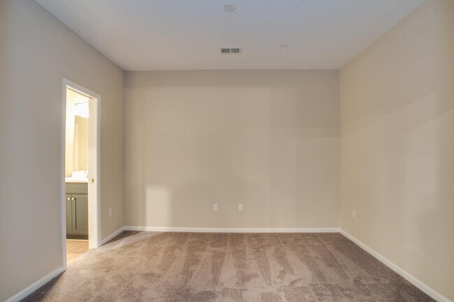 Building Photo - 1402 Union Pacific Way