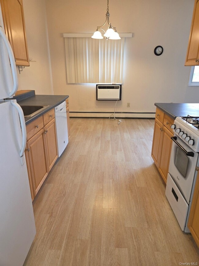 Building Photo - 267 N Newbridge Rd