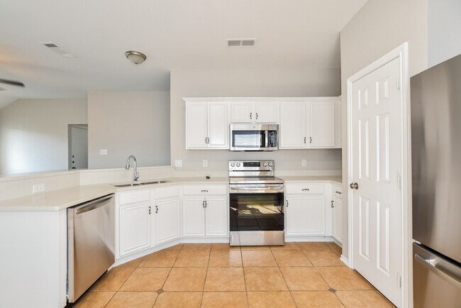 Building Photo - 911 Walters Dr