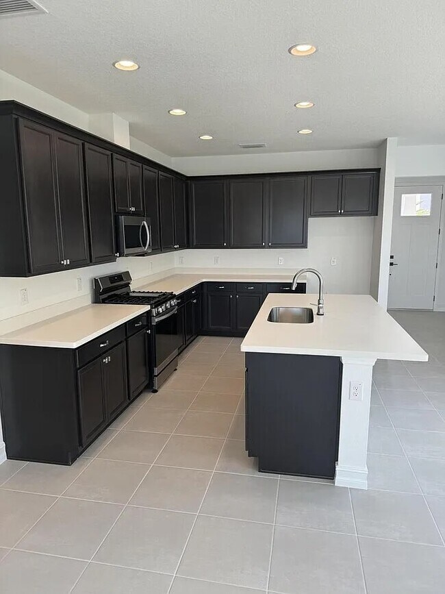 Building Photo - 2336 Kamin Dr