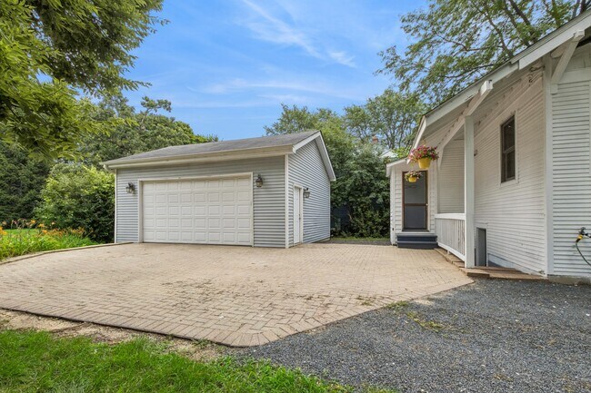 Building Photo - 255 N Happ Rd