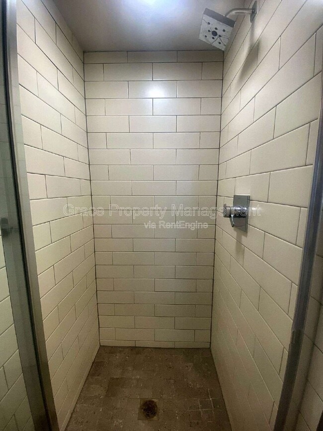 Building Photo - 2200 Tremont Pl