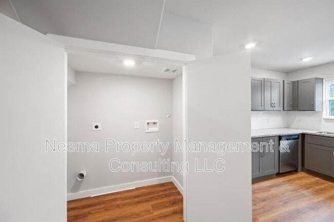 Building Photo - 8715 Bertwood St