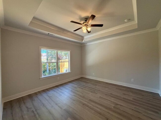 Building Photo - 36 Village Ct