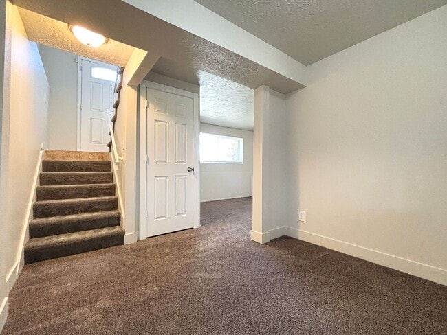 Building Photo - Awesome Split Entry with New Paint & Floor...