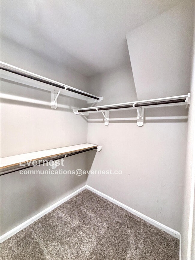 Building Photo - 7418 Highland Chase Dr