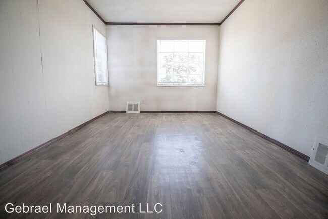 Building Photo - G3348 Flushing Rd