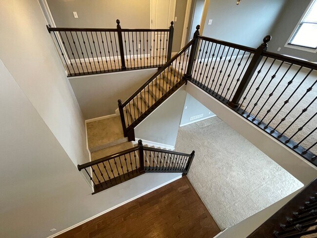 Building Photo - Large Home East Jefferson For Rent