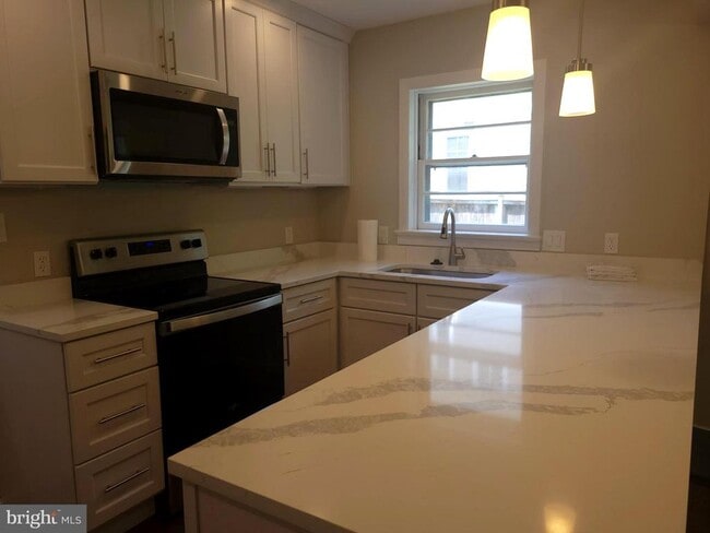 Building Photo - 2250 N Quantico St