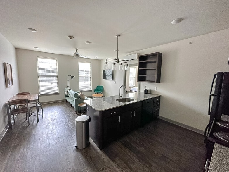 Building Photo - 111 E 4th St