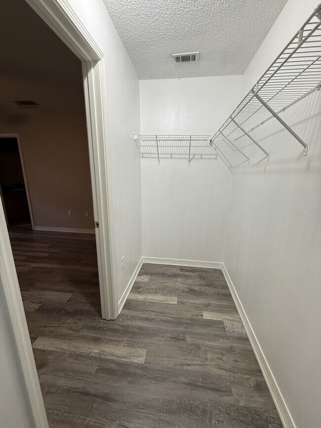 Building Photo - 192 Mary Ln