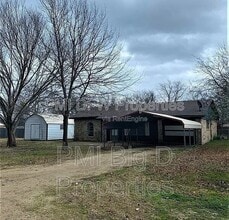 Building Photo - 11991 Maple St
