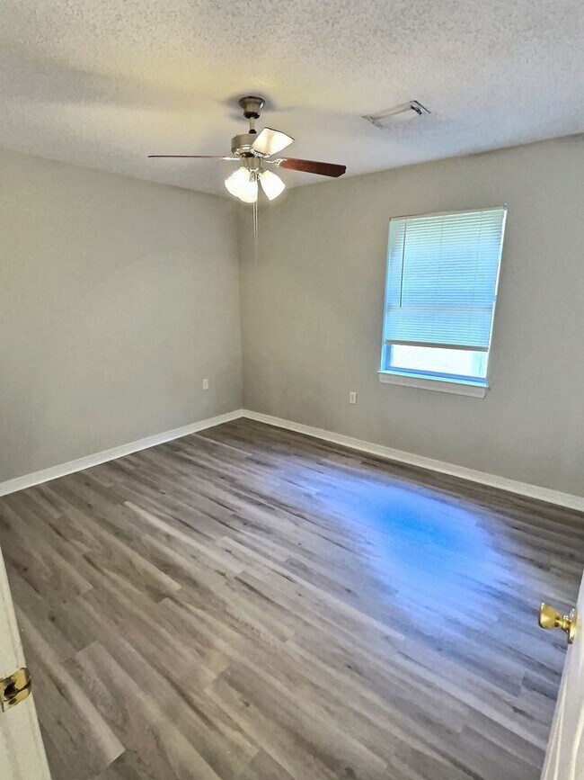 Building Photo - 8100-8104 Exchange St