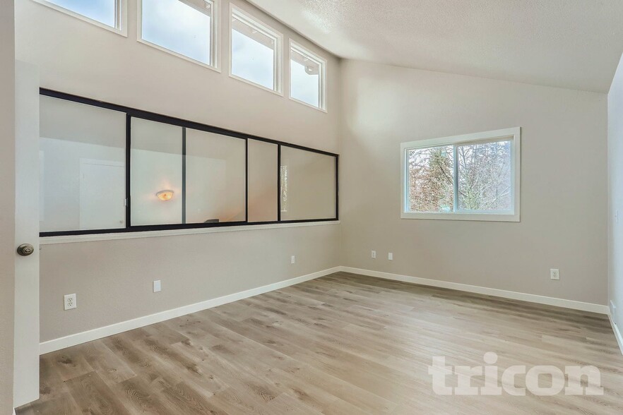 Building Photo - 10727 Lake View Dr