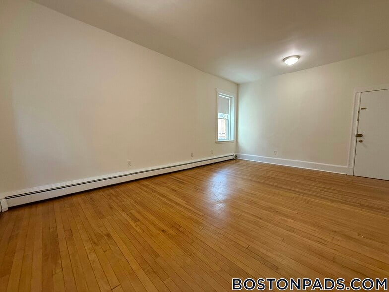 Building Photo - 17 Fairbanks St