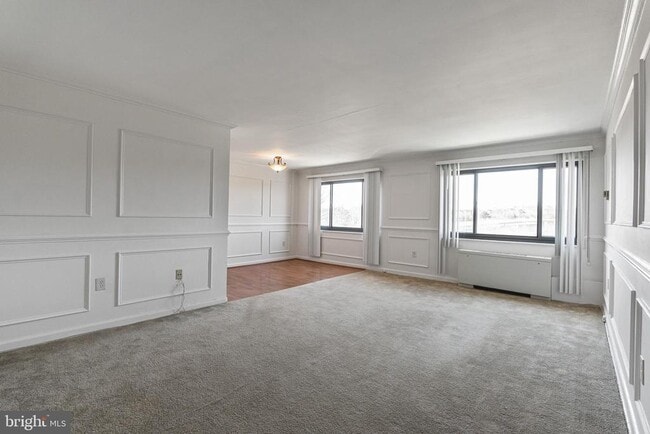 Building Photo - 1300 S Arlington Ridge Rd