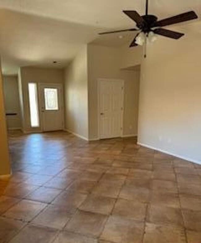 Building Photo - 2 Bedroom 2 Bath in Skyline Estates Contact Property Pros Property Management