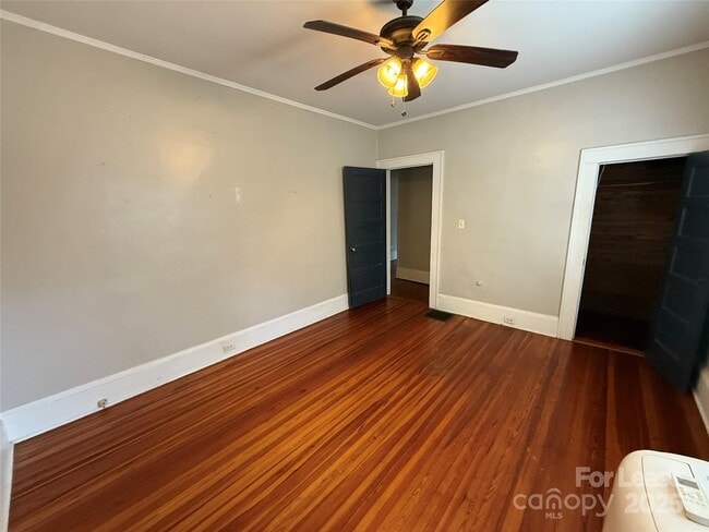 Building Photo - 319 Grandin Rd