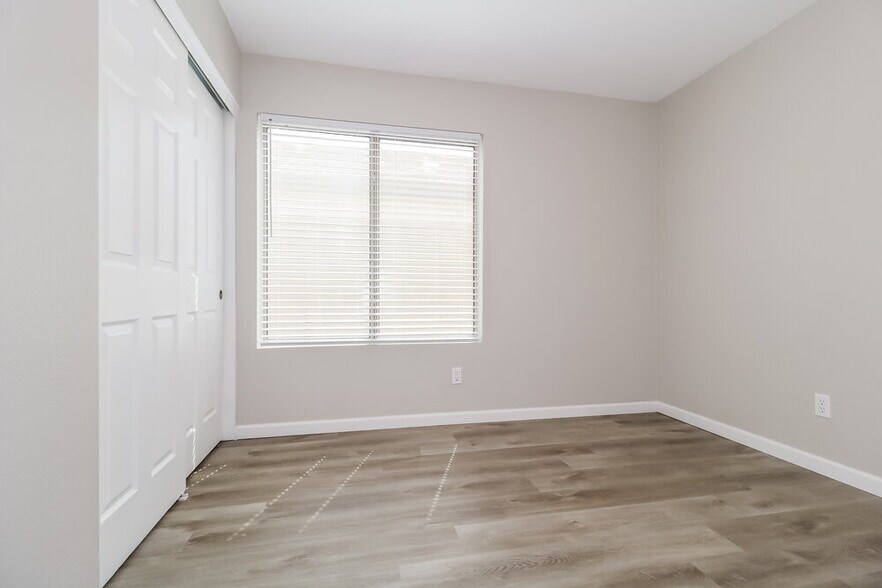 Building Photo - 14927 W Rampart Dr