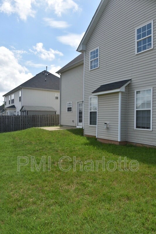 Building Photo - 307 Glennallen Rd