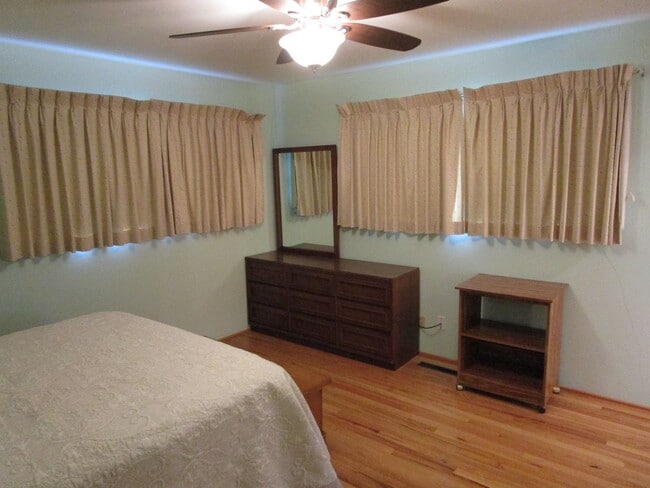Building Photo - 2 Bedroom Fully Furnished House, Move In R...
